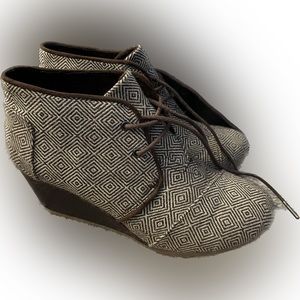 Tom’s women’s brown booties 8.5